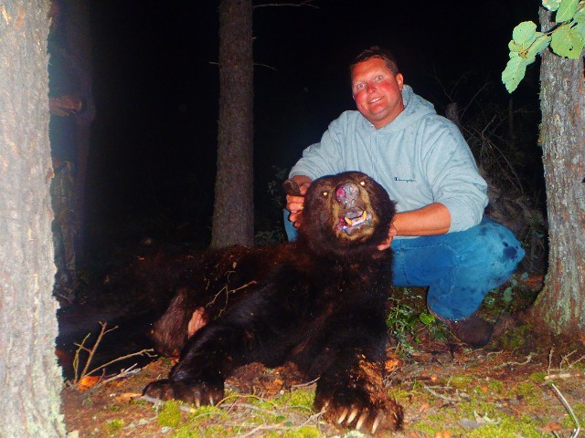 Bear Hunting, Hunter